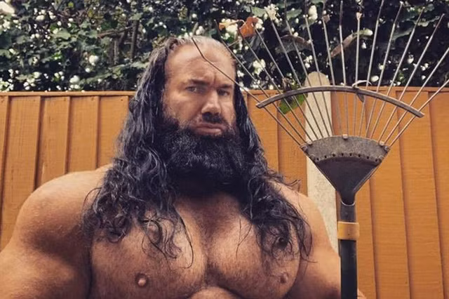  Chris Lodge không hề có kinh nghiệm làm vườn trước khi thực hiện dự án “Voi ma mút” 