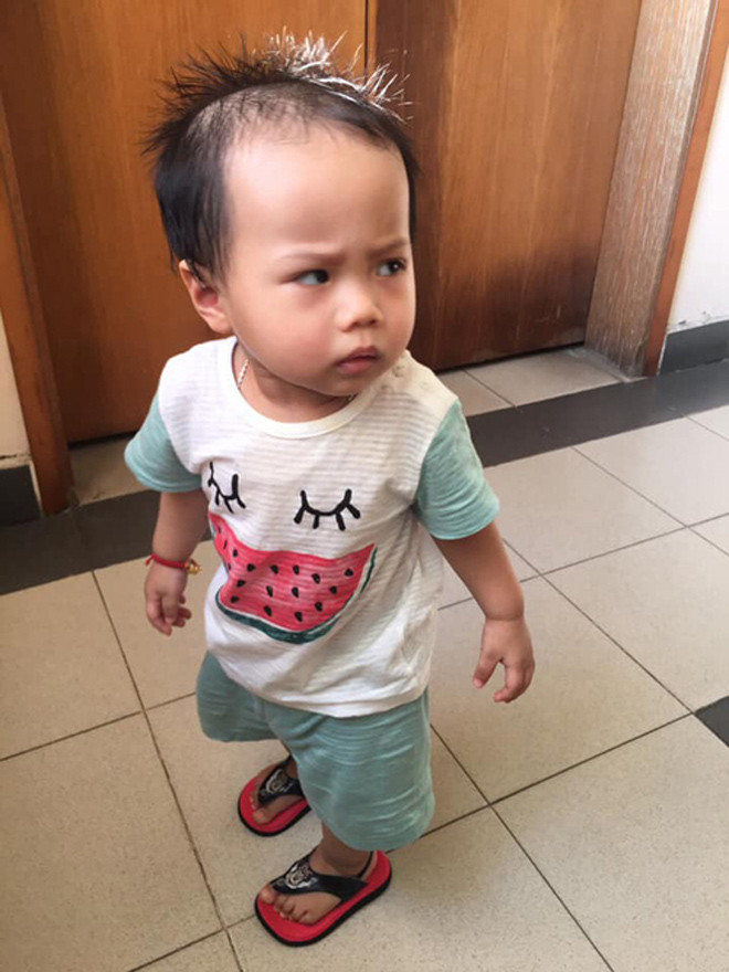 phan ung kho chiu cua cac nhoc ti khi bi "ep" chup anh song ao hinh anh 6