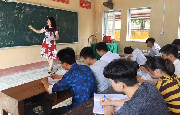 Lớp ôn tập cho học sinh tại Trường THPT Mai Châu (Hòa Bình) - Ảnh: THY ANH