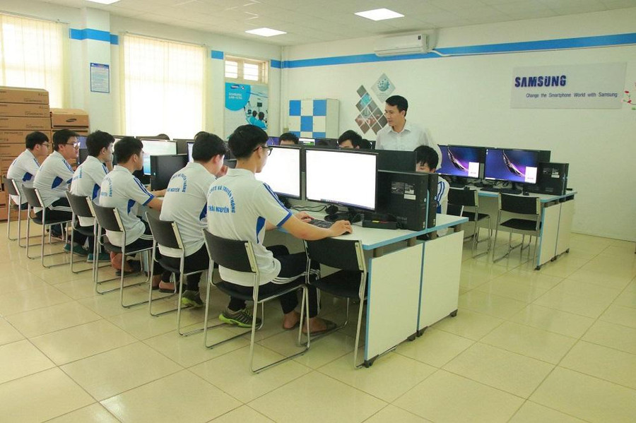 Chuyển đổi số đáp ứng yêu cầu học tập của học viên, sinh viên. Chuyển đổi số đáp ứng yêu cầu học tập của học viên, sinh viên.