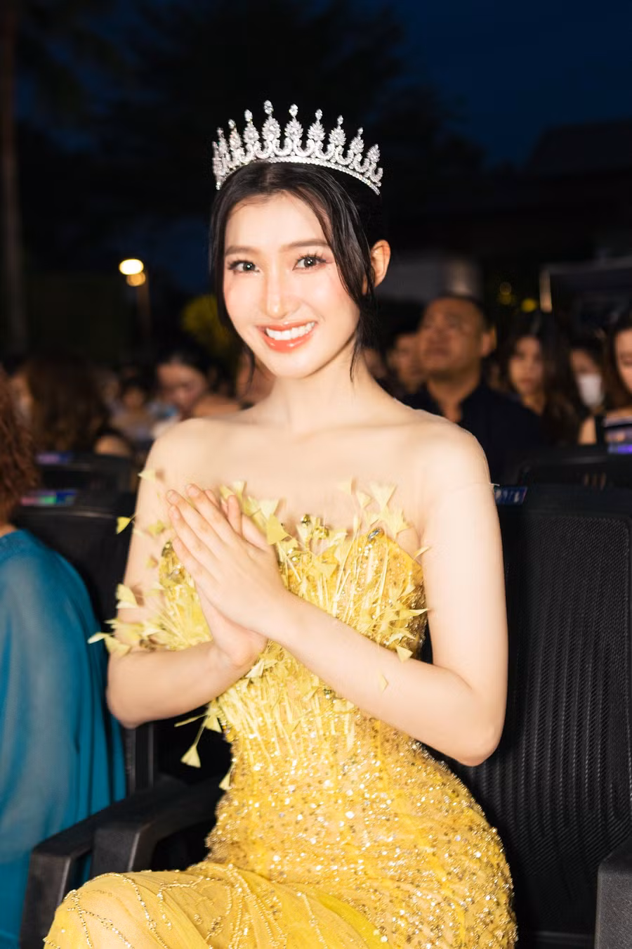 Á hậu Phương Nhi.