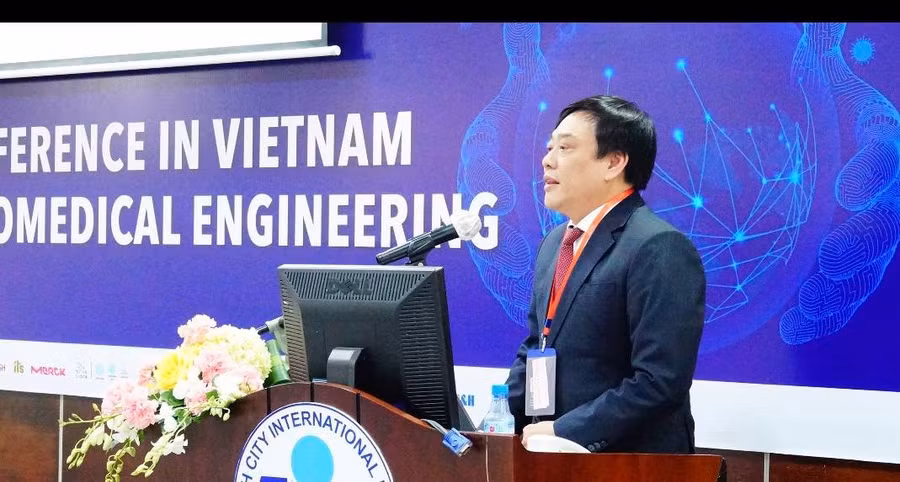 PGS.TS Trần Tiến Khoa, Hiệu trưởng Trường ĐH Quốc tế, ĐHQG TPHCM phát biểu tại hội thảo.