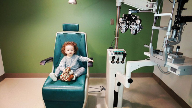 Bức ảnh được người xem bình chọn nhiều nhất với hơn 38.000 lượt, được thưc hiện bởi nữ nhiếp ảnh gia Sara Jacoby. Bức ảnh chụp tại một phòng khám nha khoa ở bang Oklahoma, Mỹ. Trong ảnh là cô bé Maggie.