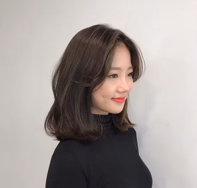 Màu tóc nhuộm ra nắng cũng đẹp, mà vào bóng râm nhìn lại càng sang dành cho nàng công sở ảnh 5 Màu tóc nhuộm ra nắng cũng đẹp, mà vào bóng râm nhìn lại càng sang dành cho nàng công sở ảnh 5