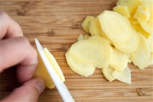 thai-gung-thanh-nhung-lat-mong-va-deu-nhau_IRWK