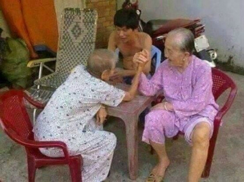 Gừng càng già càng cay. Gừng càng già càng cay.