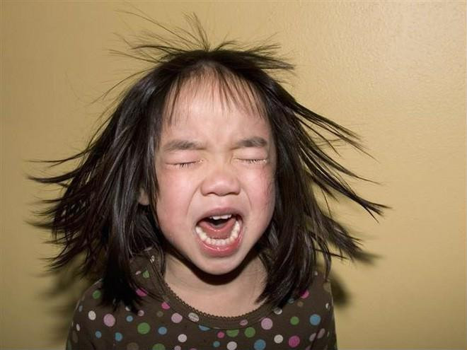 Xử lý khi con ăn vạ: Bố mẹ phải bơ đi mới được! ảnh 1