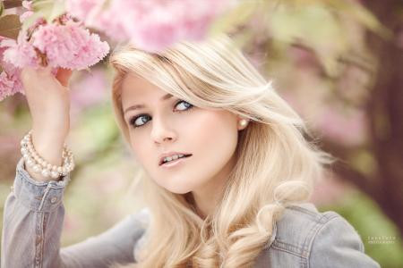 Đàn ông thành đạt thích phụ nữ mặc gì?