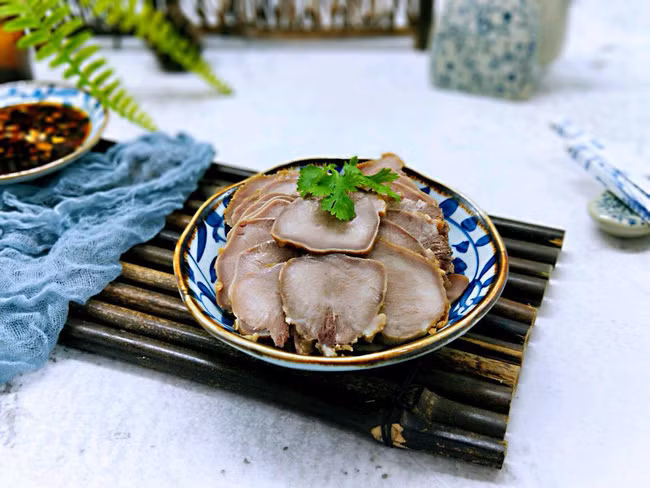 Bí quyết luộc lưỡi heo thơm ngon, giòn mà không dai chỉ đơn giản ở 1 bước này - Ảnh 6.