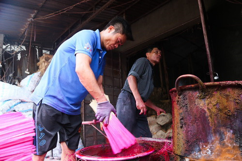 Nhuộm tăm hương.