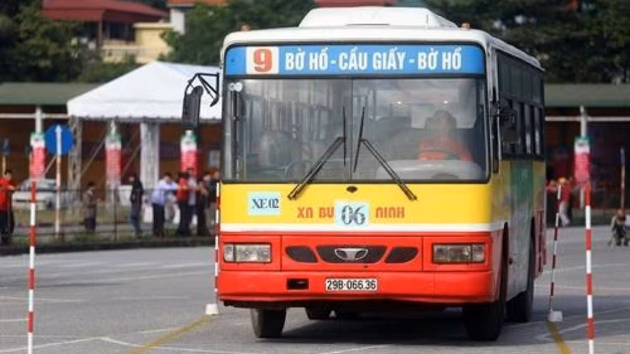 Tuyến xe buýt 09 có lộ trình tới lăng Bác thời gian mở và kết thúc chuyến muộn nhất từ 5h00 - 23h - Ảnh minh họa