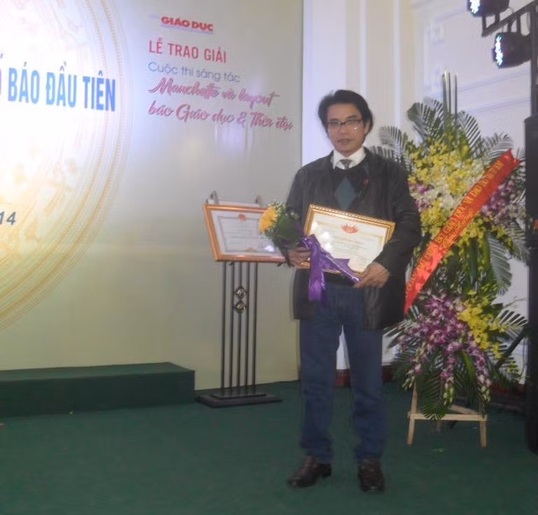 Tác giả nhận giải trong một cuộc thi do Báo GD&TĐ tổ chức