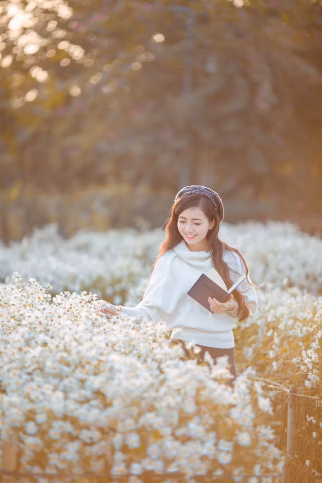  Vẻ đẹp cùng tài năng ca múa của nữ sinh khoa Toán, trường Đại học Sư phạm Hà Nội khiến khán giả ngây ngất. 