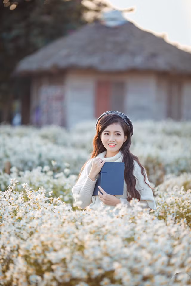  Không quá lạ khi Hồng Anh từng giành nhiều giải thưởng trong các cuộc thi sắc đẹp. 