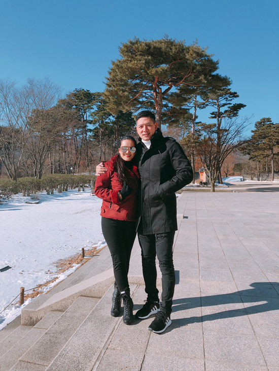 Cuối năm 2016, một số hình ảnh thân mật của Bình Minh và Trương Quỳnh Anh xuất hiện trên mạng xã hội, làm dấy lên nghi án cả hai bí mật cặp kè. Trong khi hai nhân vật chính đều im lặng thì Anh Thơ - bà xã của Bình Minh lại khá bình thản. Cô cho rằng, đó là hình ảnh liên quan đến bộ phim chung mà chồng mình đóng cùng Trương Quỳnh Anh. Cô không quan tâm đến tin đồn và khẳng định, gia đình mình vẫnbình thường.