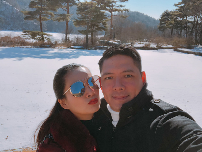 Cả hai tranh thủ dịp công tác ở Hàn Quốc để hẹn hò, hâm nóng tình yêu.