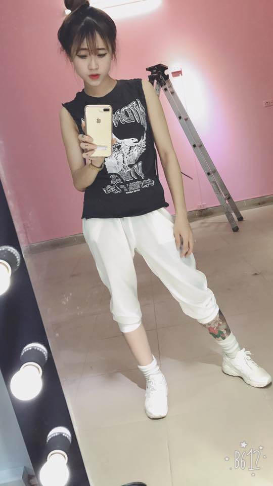 Nữ sinh FPT khiến nhiều chàng trai “nhìn là yêu“ ảnh 4