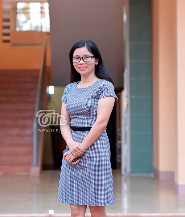 Cô Hồ Thủy - cô chủ nhiệm H