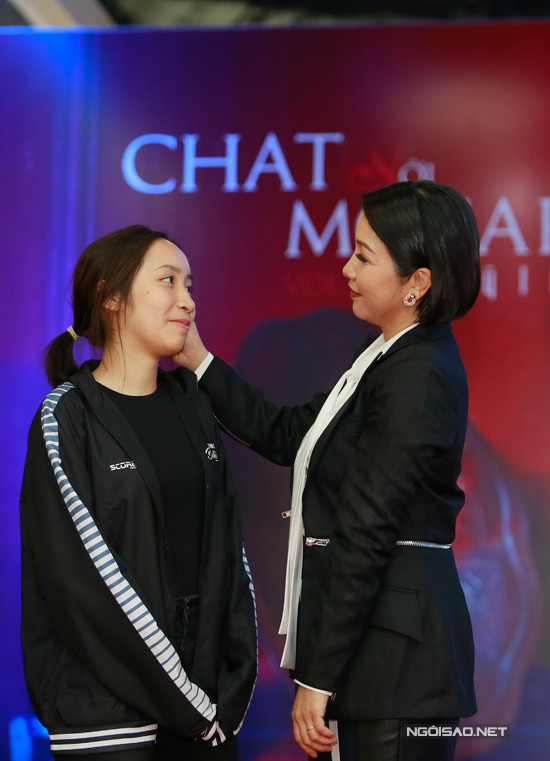 Dù thiếu vắng Anna trong ngày ra mắt album nhưng Mỹ Linh rất hạnh phúc vì cô út Mỹ Anh và nhiều người thân trong gia đình đến ủng hộ.