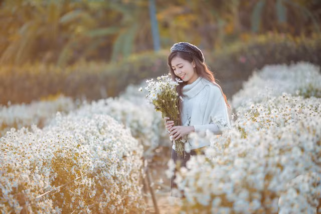  Mới đây, cô giáo trẻ khiến dân mạng mê mẩn bởi bộ hình nghệ thuật bên cúc họa mi. 