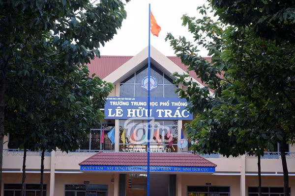 Ngôi trường hai tầng khang trang