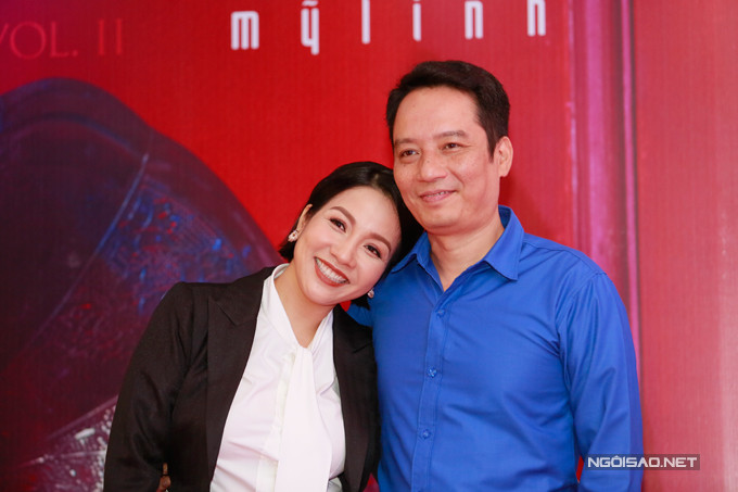 Mỹ Linh chia sẻ, ngoài cặp bài trùng Anh Quân - Huy Tuấn và ban nhạc Anh Em, sản phẩm còn có sự tham gia của nhạc sĩ Thanh Bình. Chị và nhạc sĩ Dương Thụ là người viết lời cho các nhạc phẩm cổ điển nổi tiếng. Ở tuổi 40, tôi không còn hoang mang hay lo lắng nữa. Và tôi nhận ra cách tốt nhất là nên quay về với chính mình. Nhìn những điều đang diễn ra ngoài kia để nhìn lại bản thân mình, hướng về nội tâm để nói lên tiếng nói của chính mình, chị tâm sự. Mỹ Linh cũng cho biết, chị đã thu âm album một với một cách hát phóng khoáng, tự nhiên hơn, không còn e dè và ngần ngại, gò mình và lối hát cổ điển như trong Chat với Mozart 1.