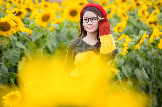  Trong bộ ảnh, cô chọn trang phục nhẹ nhàng. Mọi cảm xúc và khoảnh khắc được máy ảnh ghi lại rất chân thực, tự nhiên. 