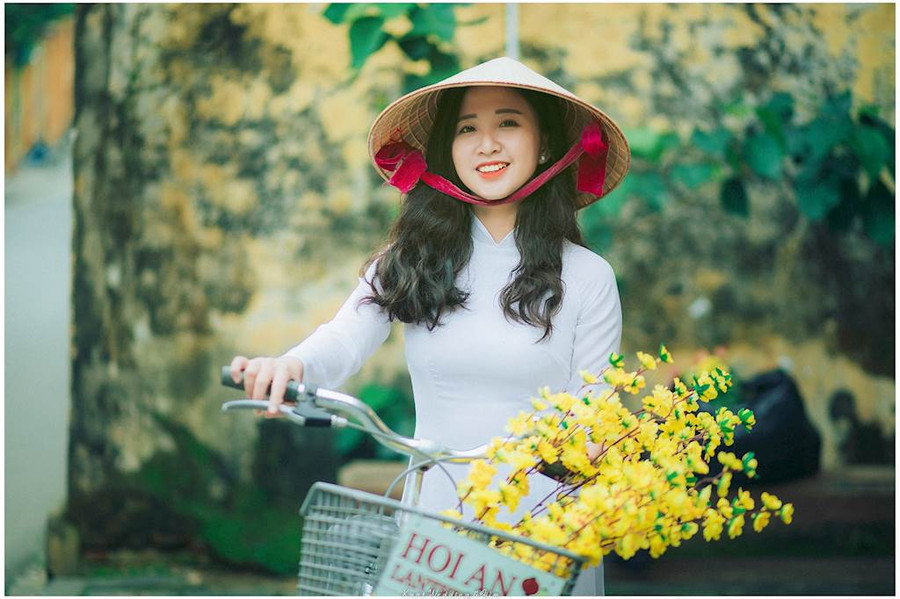 Nữ sinh Đà thành “tỏa nắng” giữa lòng phố Hội ảnh 9 Nữ sinh Đà thành “tỏa nắng” giữa lòng phố Hội ảnh 9