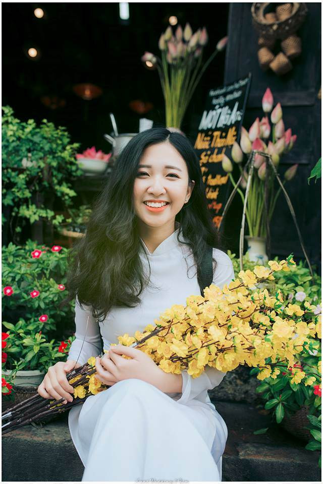 Nữ sinh Đà thành “tỏa nắng” giữa lòng phố Hội ảnh 4 Nữ sinh Đà thành “tỏa nắng” giữa lòng phố Hội ảnh 4