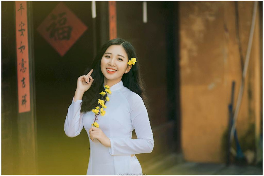 Nữ sinh Đà thành “tỏa nắng” giữa lòng phố Hội ảnh 8 Nữ sinh Đà thành “tỏa nắng” giữa lòng phố Hội ảnh 8