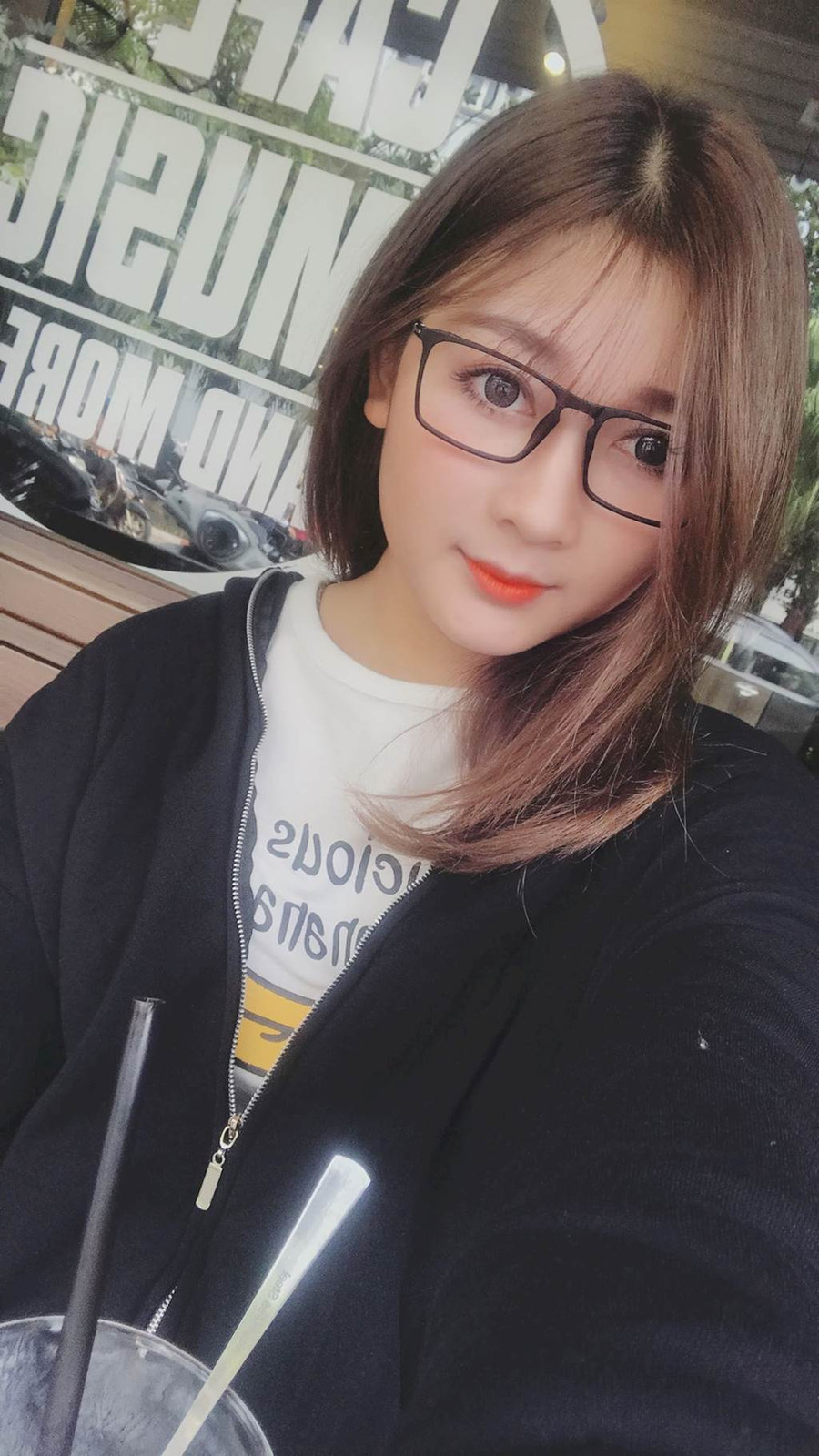 Nữ sinh FPT khiến nhiều chàng trai “nhìn là yêu“ ảnh 9