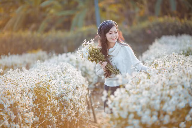  Cả hình ảnh đứng lớp lẫn hình ảnh đời thường, cô giáo Hồng Anh đều cuốn hút. 