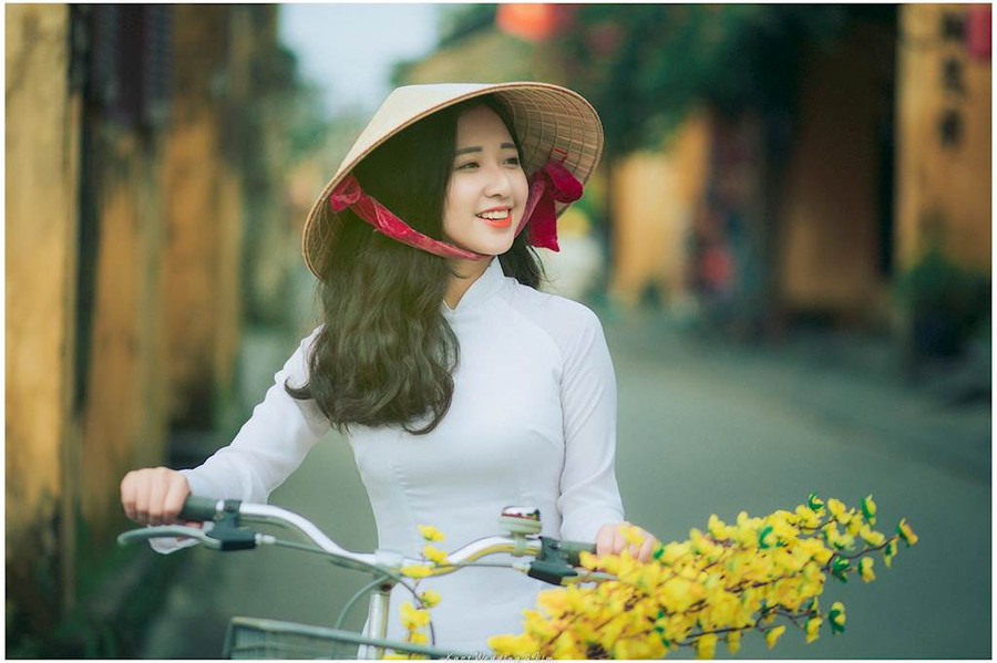 Nữ sinh Đà thành “tỏa nắng” giữa lòng phố Hội ảnh 6 Nữ sinh Đà thành “tỏa nắng” giữa lòng phố Hội ảnh 6