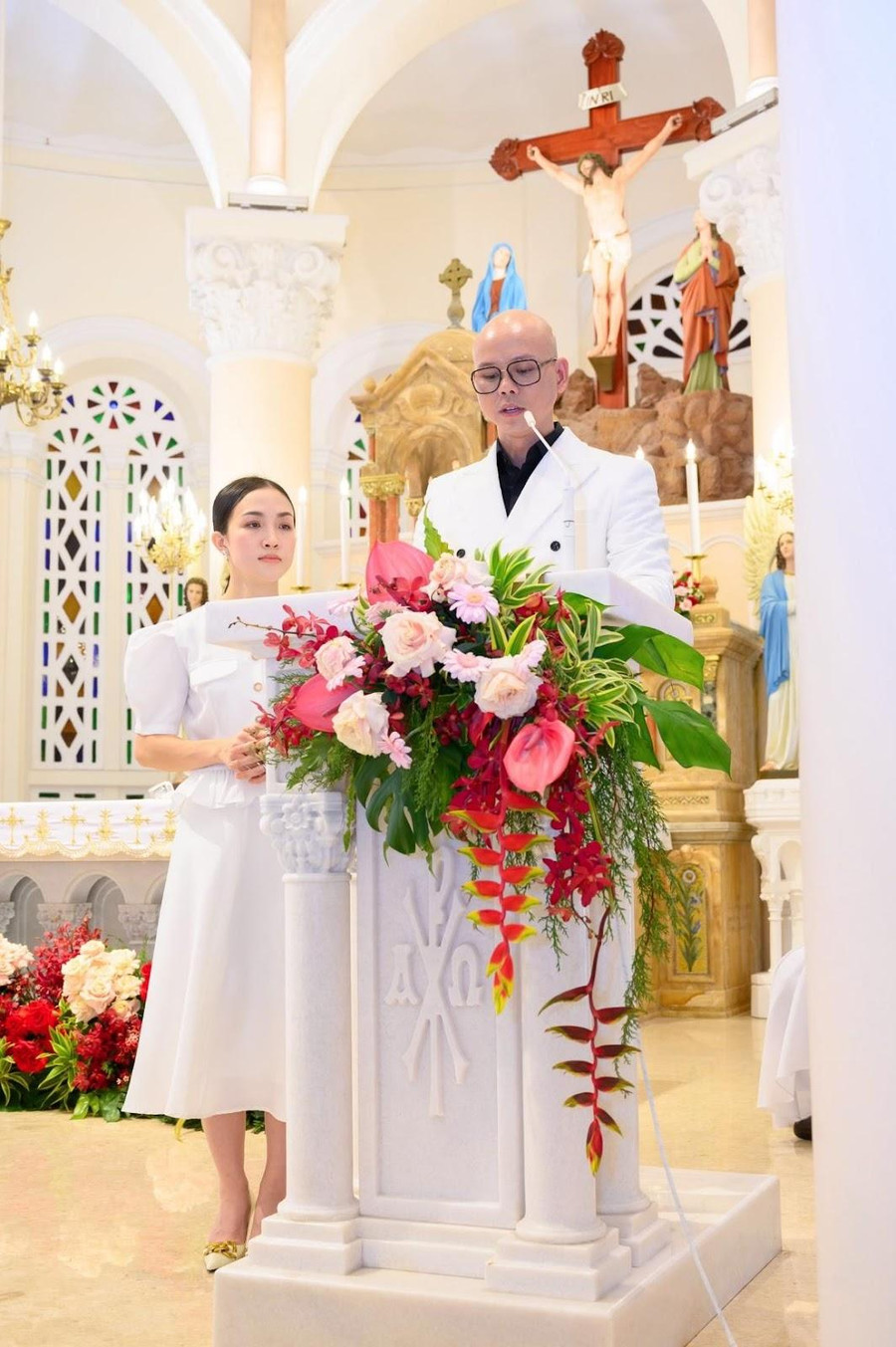 Vợ chồng ca sĩ Phan Đinh Tùng luôn cảm thấy họ gặp nhau, yêu nhau, kết hôn và bên nhau đến hôm nay là sự sắp xếp tuyệt vời của Thượng Đế (ảnh Beautychannel).