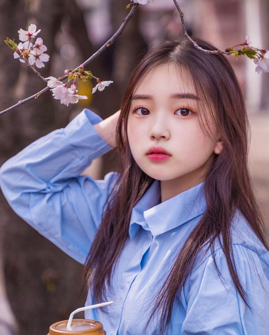 Kim Yoon Hee đời thường (ảnh Instagram). Kim Yoon Hee đời thường (ảnh Instagram).