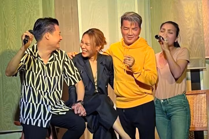 Đàm Vĩnh Hưng, Mỹ Tâm, Hồng Ngọc, Quang Dũng vẫn giữ được tình cảm thân thiết như những ngày đầu mới vào nghề. (Ảnh FBNV).