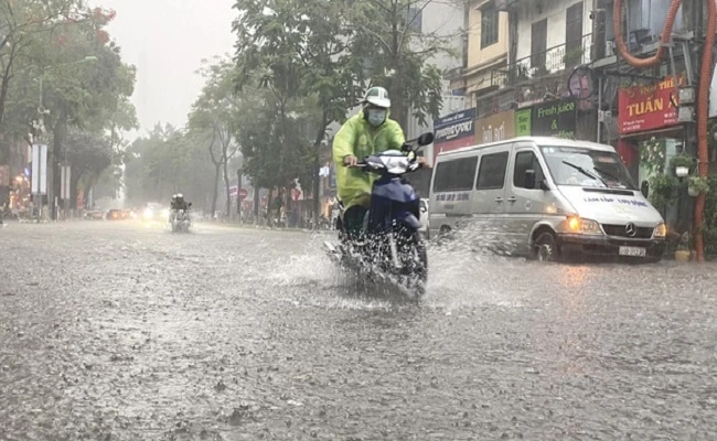 Thời tiết hôm nay (31/10): Bắc Bộ ngày nắng, Trung Bộ và Nam Bộ có mưa