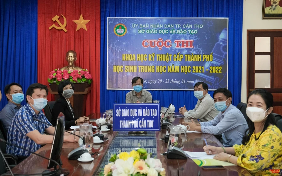 Khai mạc Cuộc thi Khoa học Kỹ thuật cấp thành phố học sinh trung học năm học 2021- 2022 bằng hình thức trực tuyến.