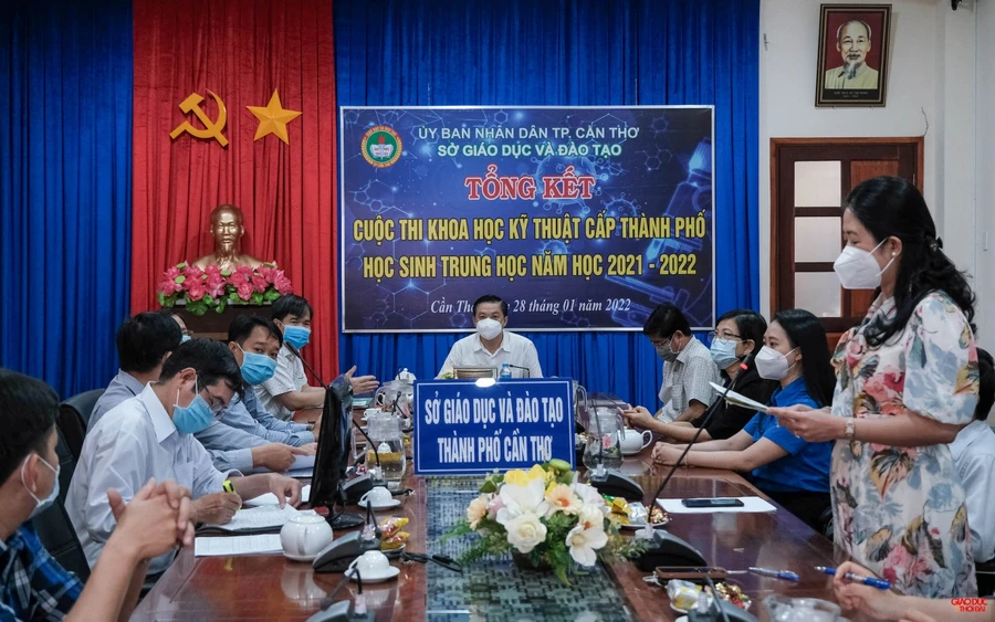 Quang cảnh buổi lễ tổng kết Cuộc thi Khoa học Kỹ thuật cấp thành phố học sinh trung học năm học 2021-2022.