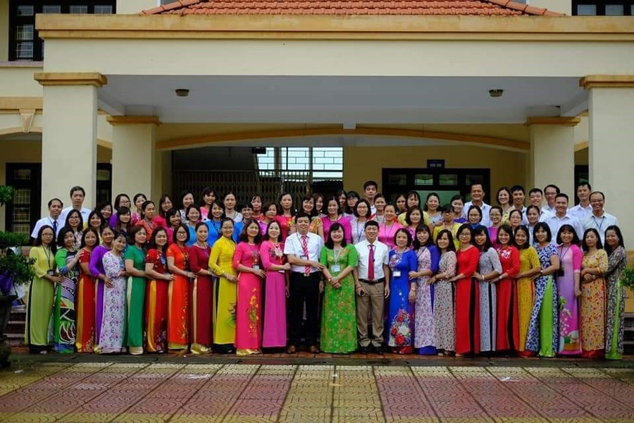 Đội ngũ cán bộ, giáo viên nhà trường Đội ngũ cán bộ, giáo viên nhà trường