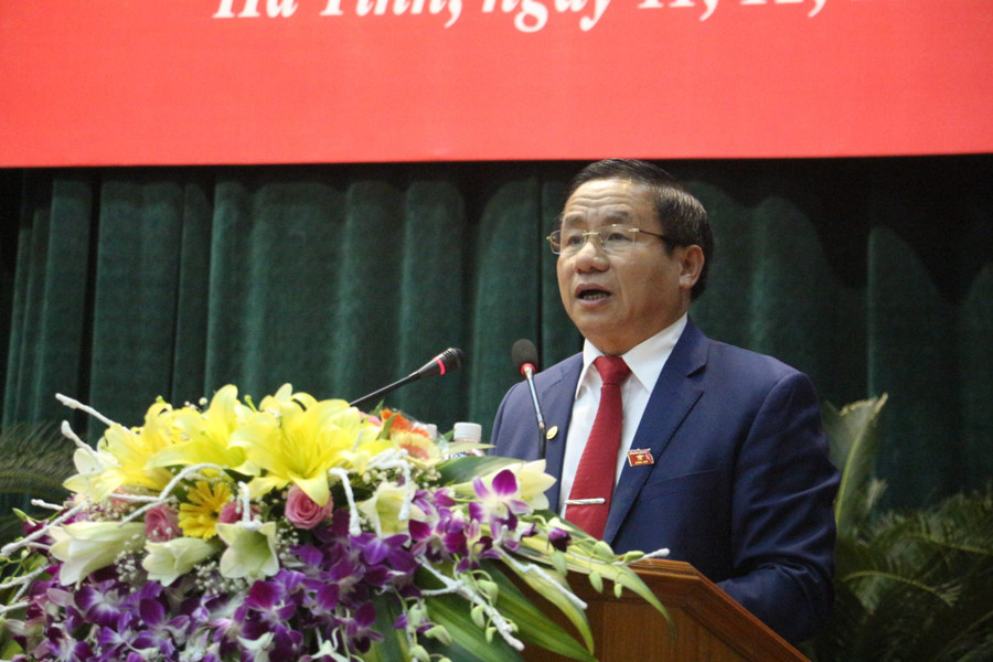Bí thư Tỉnh ủy - Chủ tịch HĐND tỉnh Lê Đình Sơn tiếp tục điều hành phiên chất vấn