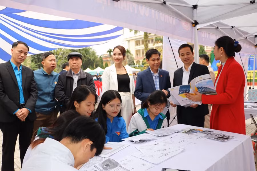 Kết nối việc làm để giảm nghèo bền vững.