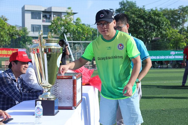 Ủng hộ từ thiện Ủng hộ từ thiện