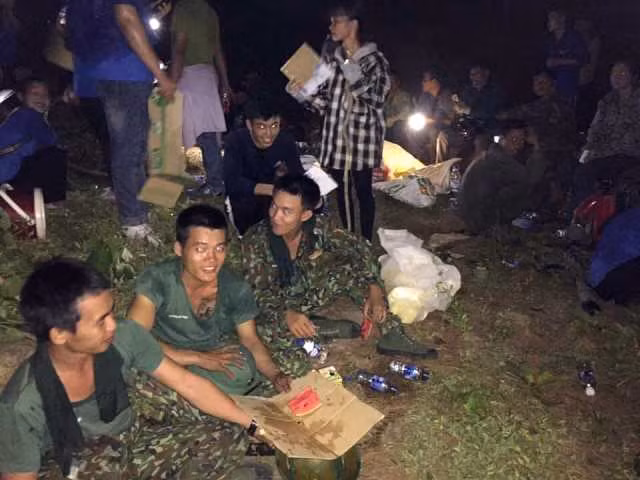 Trắng đêm canh rừng cháy