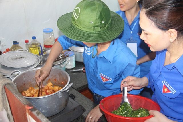 Suất cơm trưa miễn phí cho thí sinh