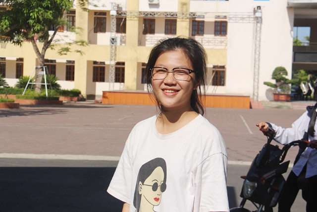 Thí sinh vui vẻ vì đề thi ngoại ngữ "dễ thở"