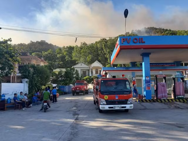 Nhiều người đi đường nhìn cảnh tượng một phen khiếp sợ.