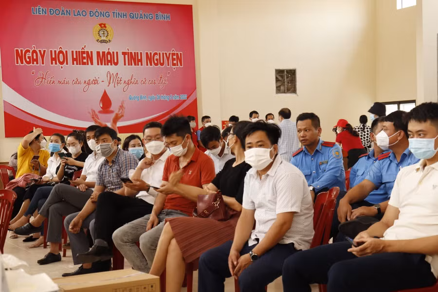 Hơn 700 tình nguyện viên tham gia ngày hội hiến máu tại Quảng Bình.