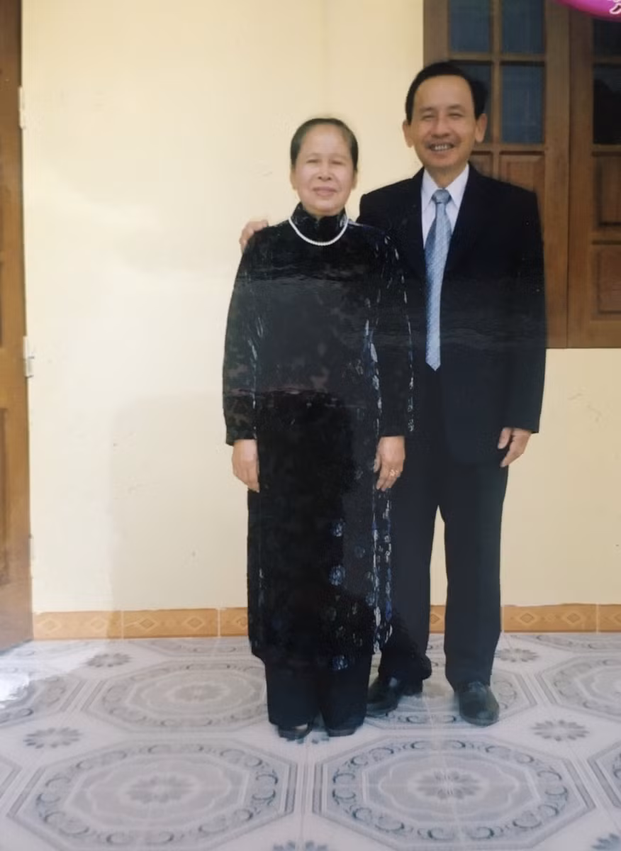 Vợ chồng nhà giáo Đỗ Đăng Khoa.