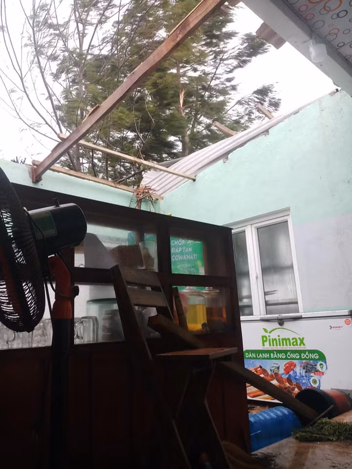 Toàn cảnh miền Trung tan hoang sau bão số 9 ảnh 5